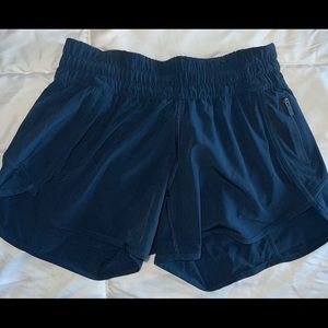 Lululemon Tracker Low-Rise Lined Short 4 inch